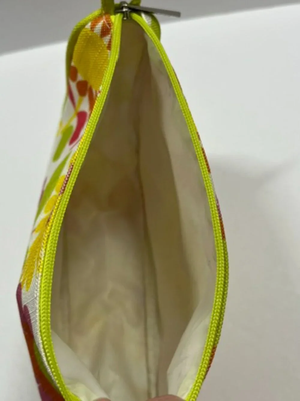 Clinique Colorful Daisies Travel Cosmetics Anything Bag with Retro 70s MOD Vibes